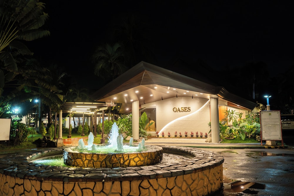 The Ritz Hotel At Garden Oases 2/33