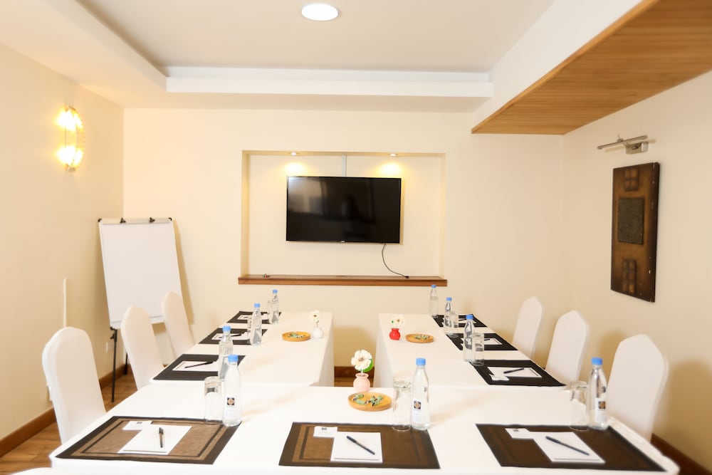 Bidwood Suite Hotel 43/50