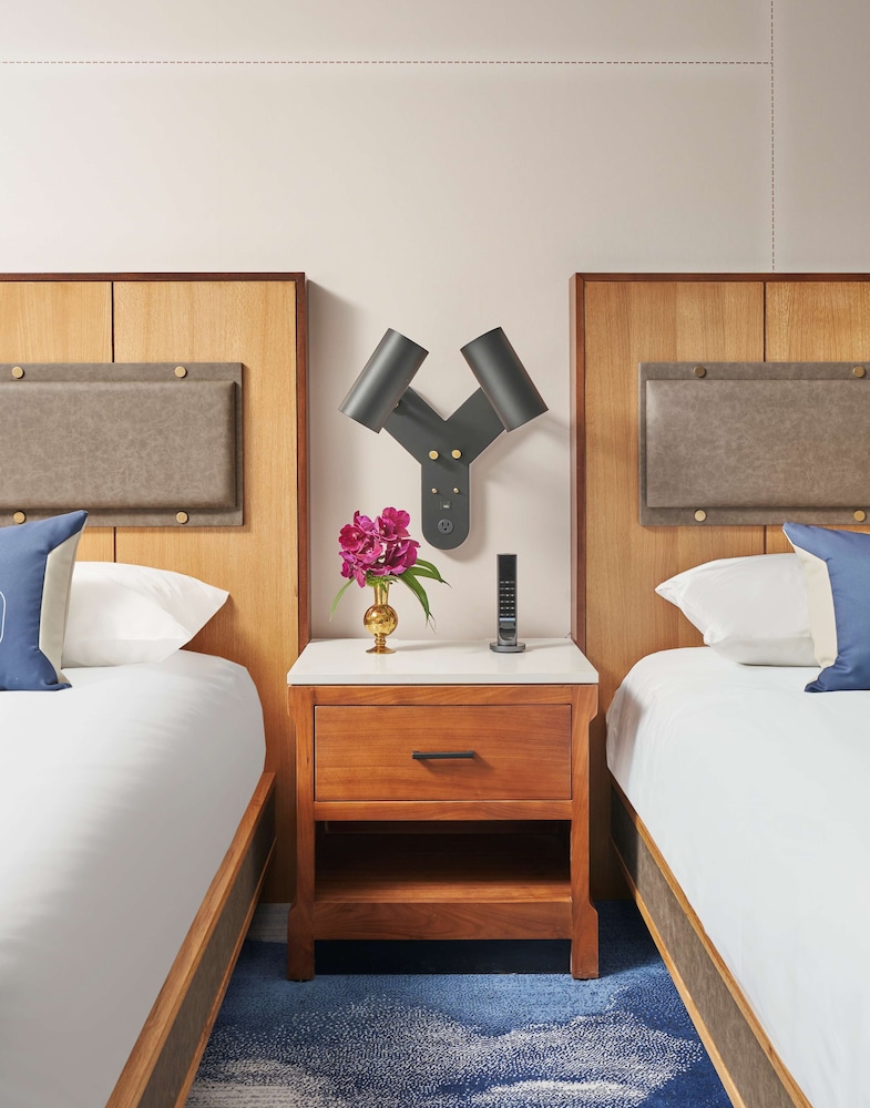 Sable at Navy Pier Chicago, Curio Collection by Hilton 15/59