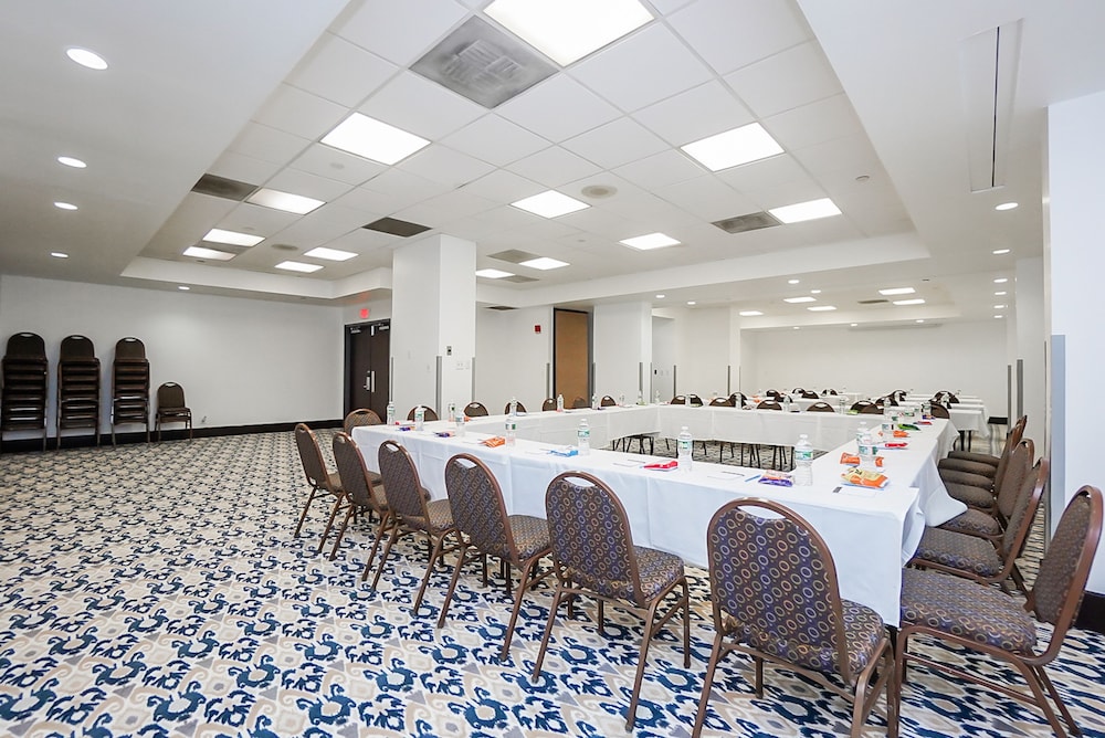 Harmony Suites Secaucus Meadowlands 35/44