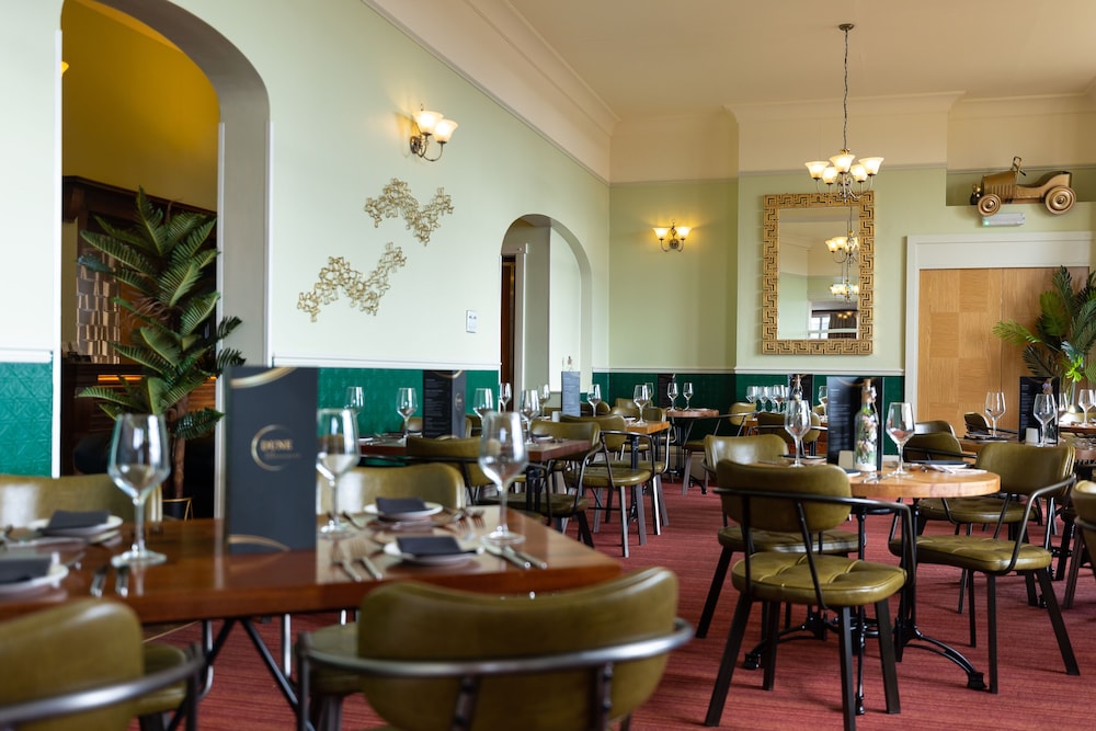 The Palm Court Hotel 40/50