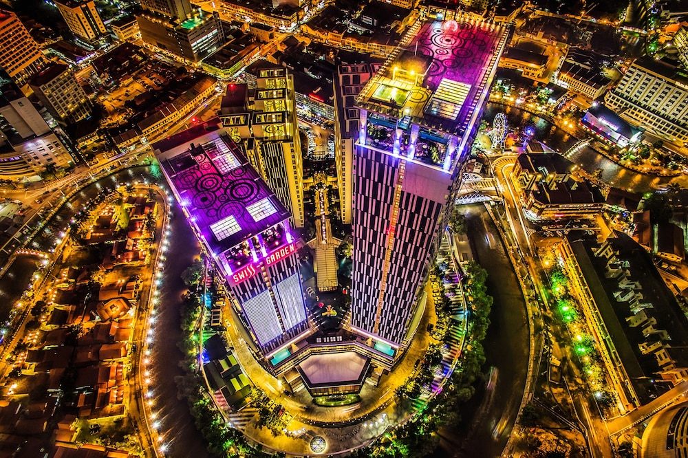 The Shore Hotel & Residences 55/65