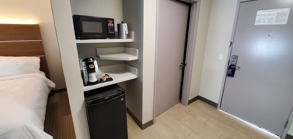 Holiday Inn Express Hotel And Suites Kinston 72/72