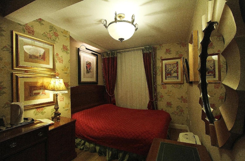 Opulence Centra London Hotel 53/75