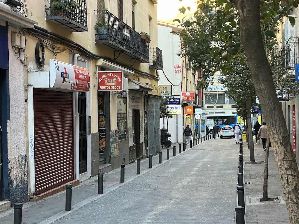 Hostel Almansa 44/50