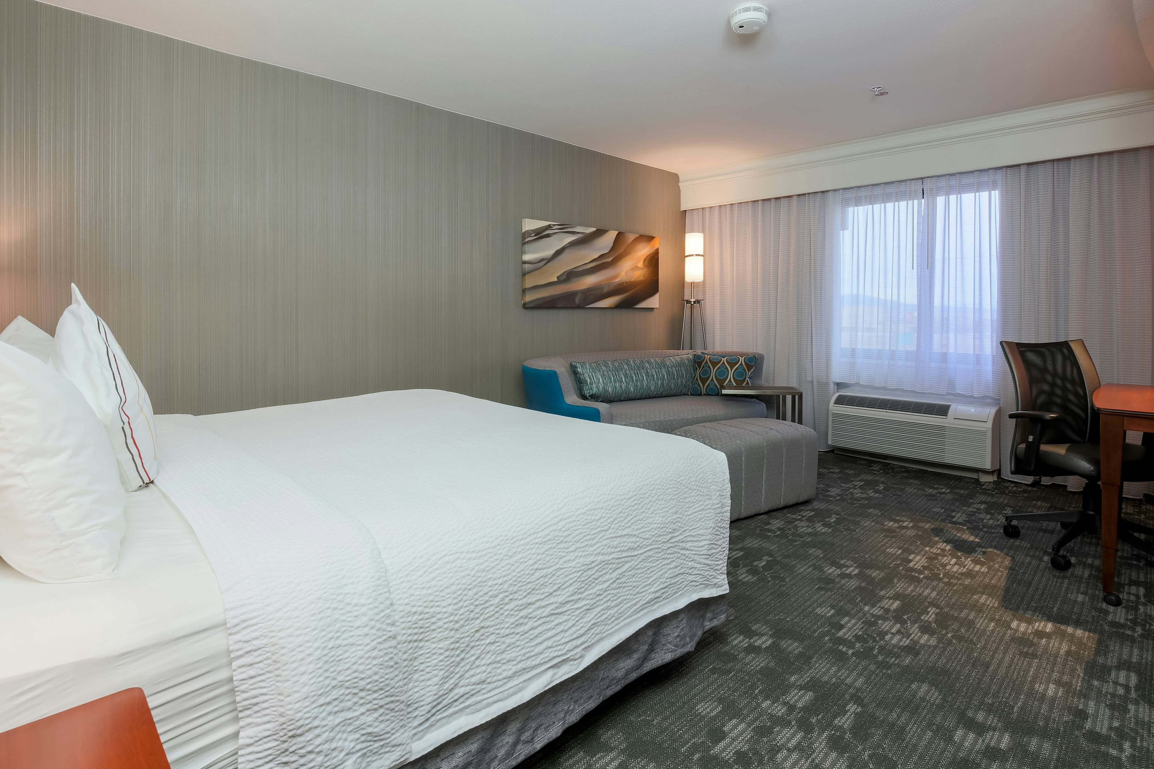 Courtyard Las Vegas South 9/35