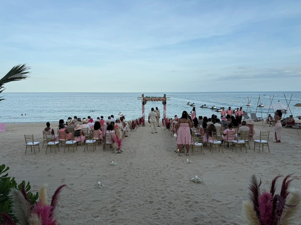 THAI HOUSE BEACH RESORT 61/75