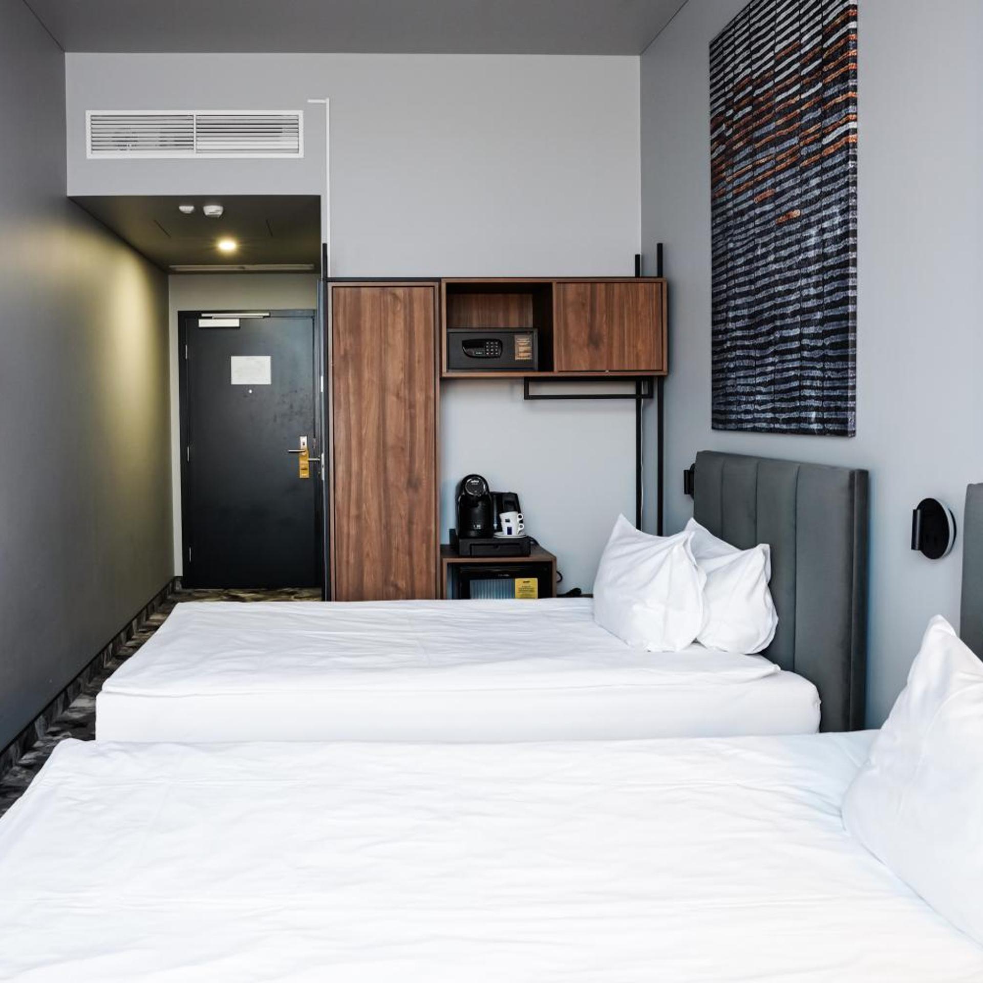 Deluxe, Twin Beds