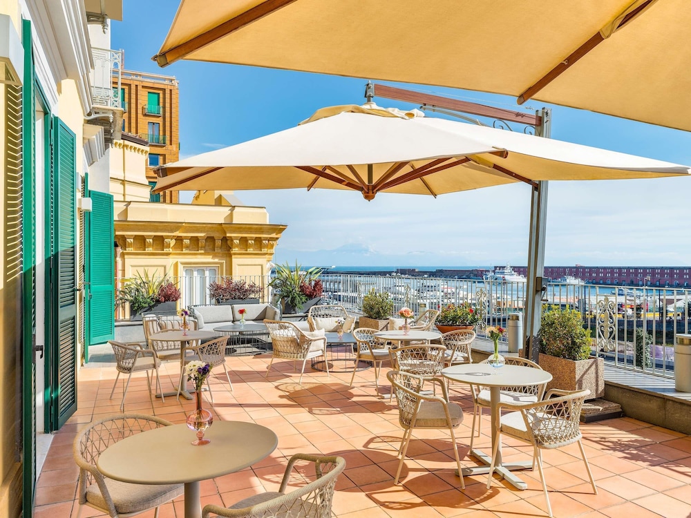 Mercure Napoli Centro Angioino 34/47