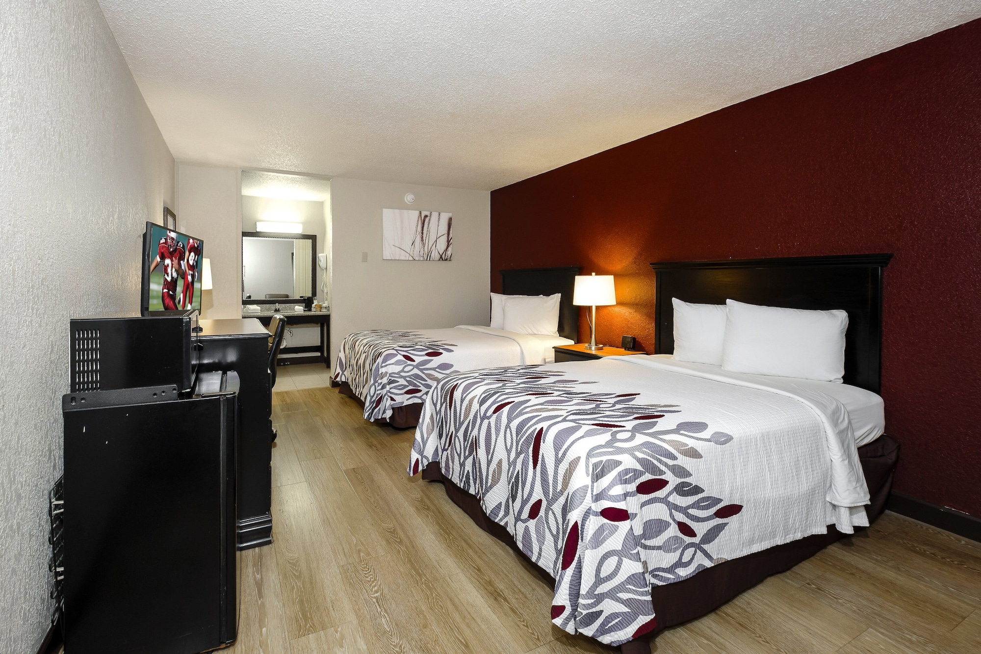 غرفة ديلوكس بسريرين مزدوجين بإطلالة على المسبح، Red Roof Inn Hot Springs 2/10