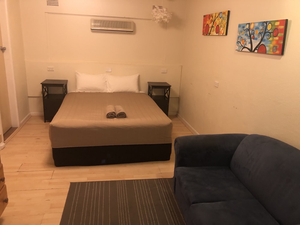Country Comfort Cowra 32/44