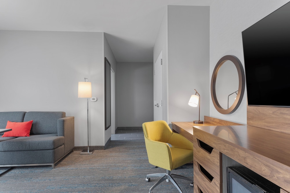 Hampton Inn Saline MI 25/39
