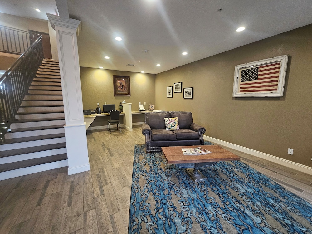 Heritage Place Hotel & Suites 26/48