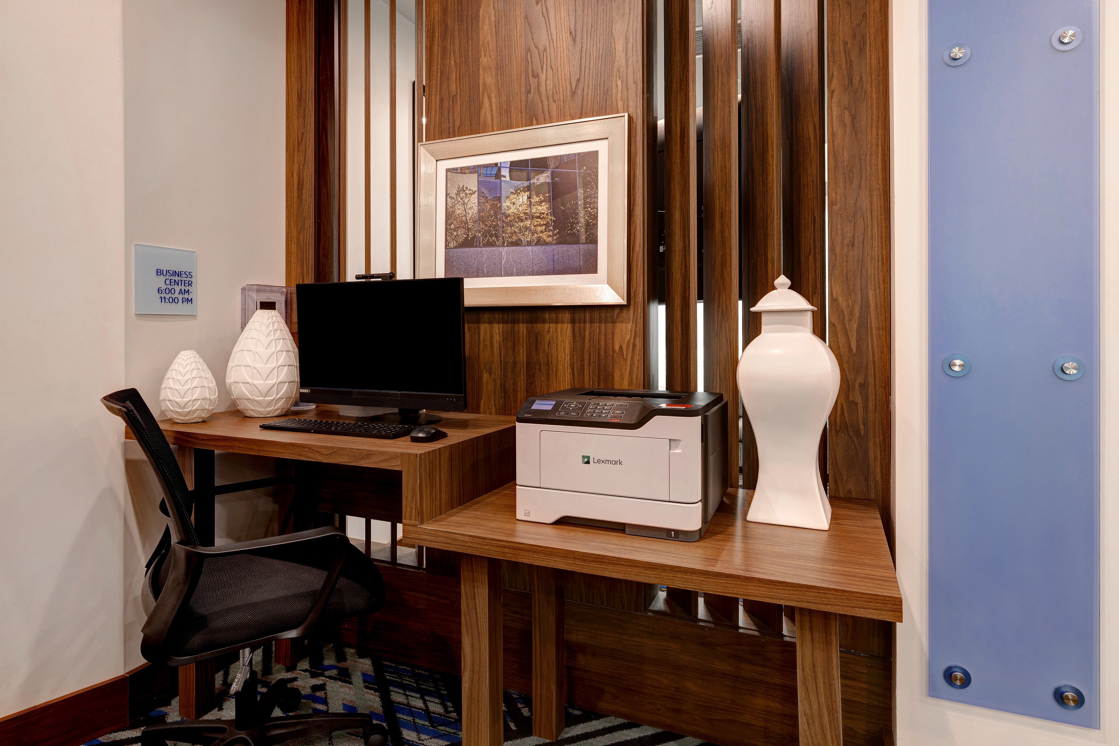 Holiday Inn Express & Suites DETROIT - DEARBORN 62/72