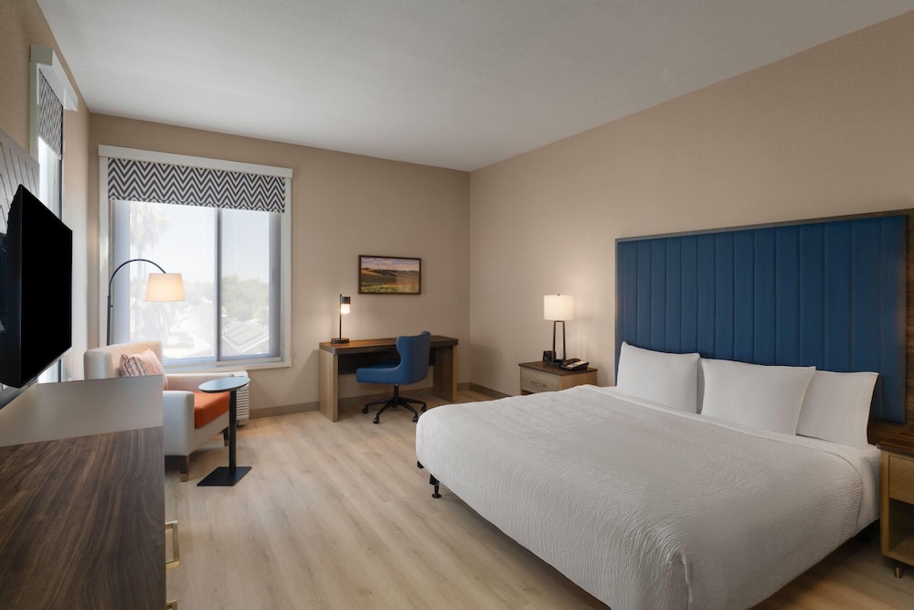 La Quinta Inn & Suites by Wyndham Tracy 10/53