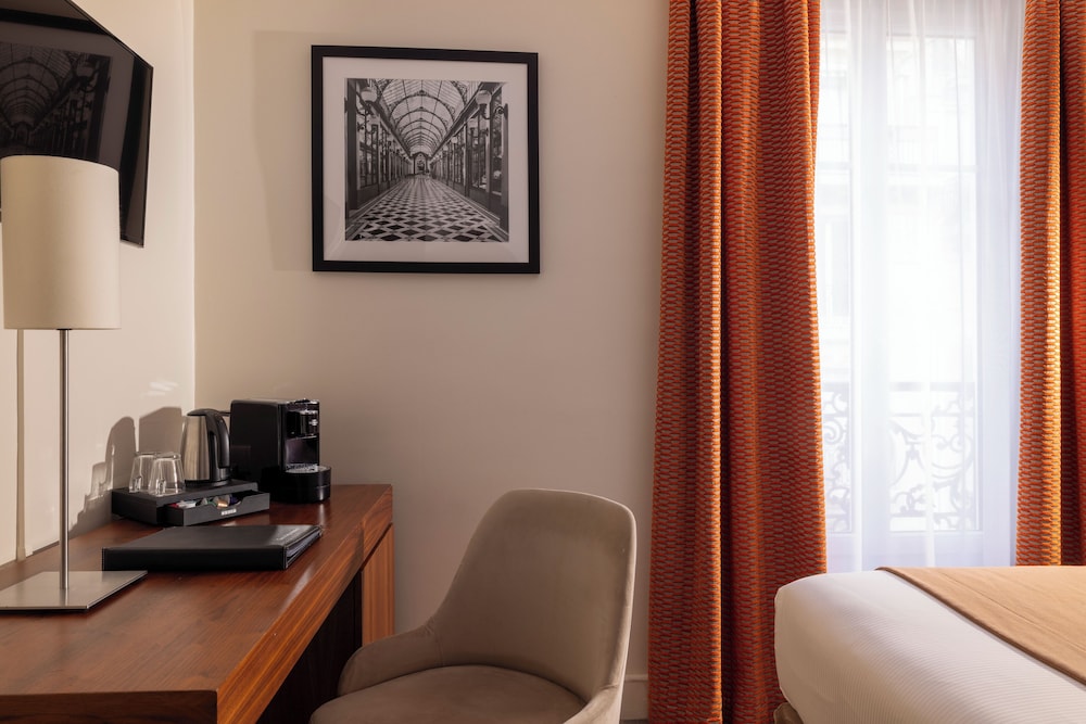 Elysees Bassano Hotel Formely Bw Hotel Elysees Bassa 74/81