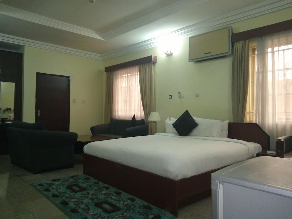 Zeina Suites Abuja 17/47