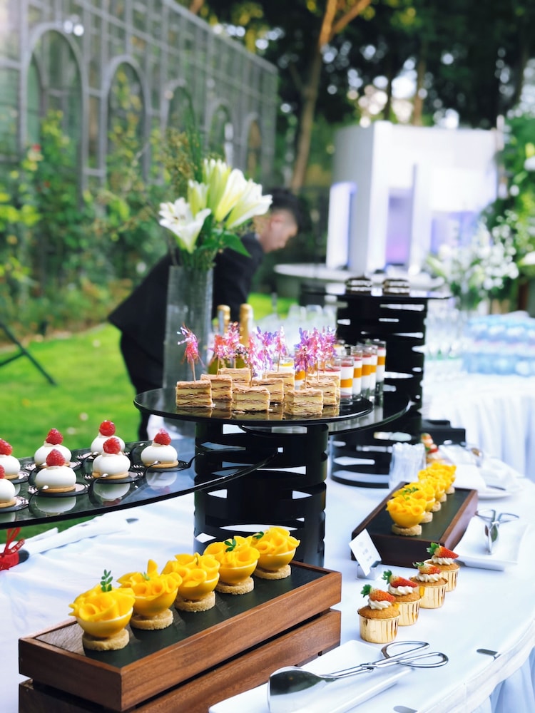 Royal Grace Hotel 34/49