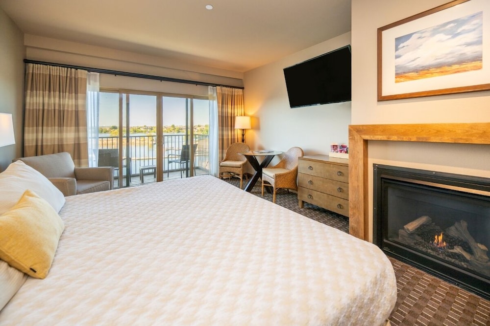 Room, King Bed, River Front, Sofa, Bathtub, Top Floor