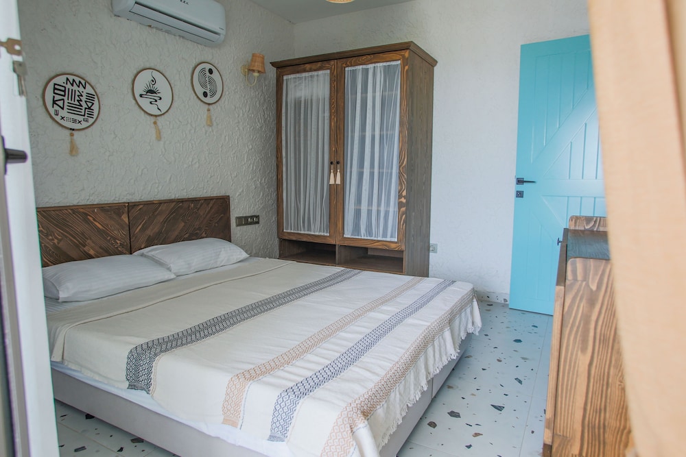 Glenn Hotel Beach 11/50