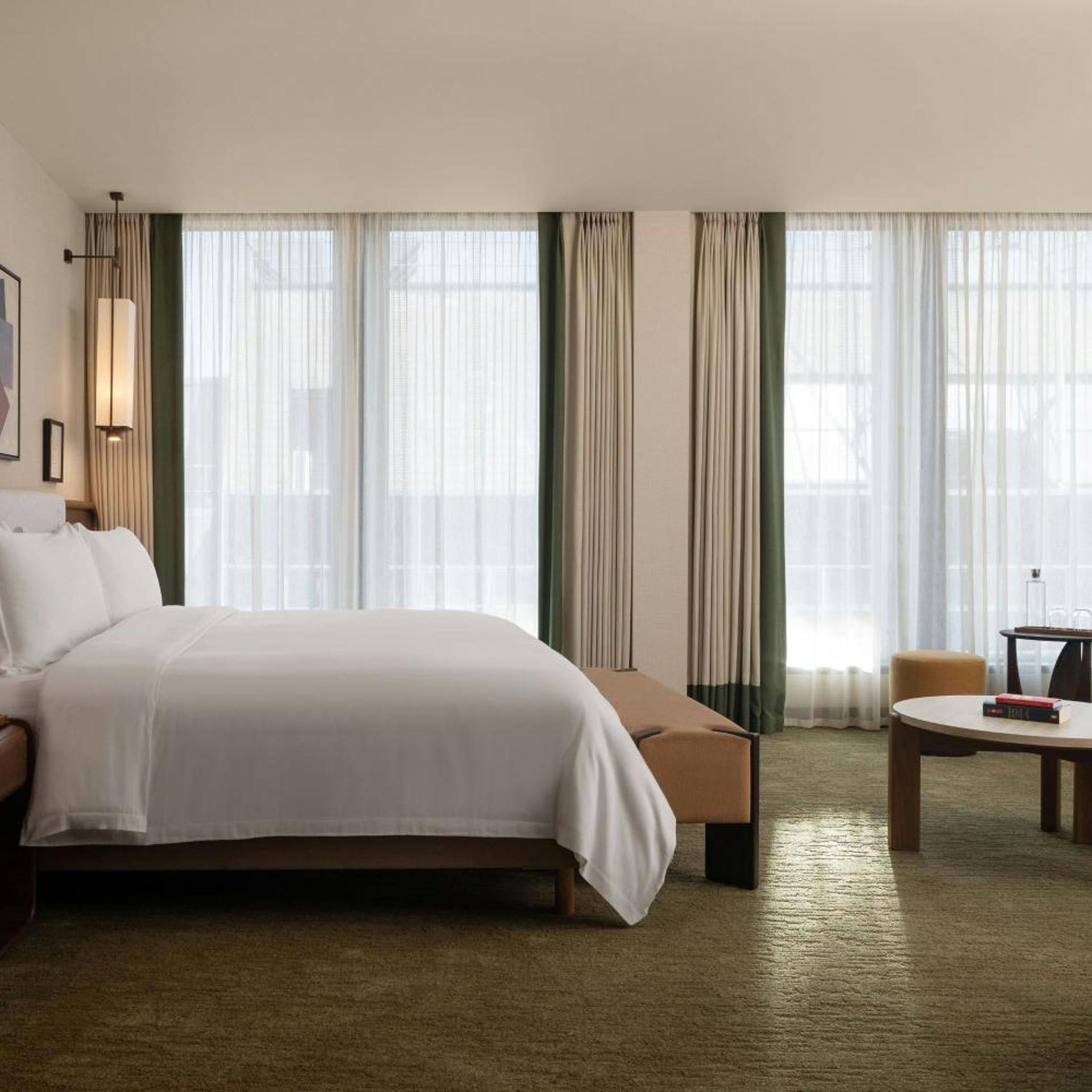 Montcalm, Suite, King Bed, City View