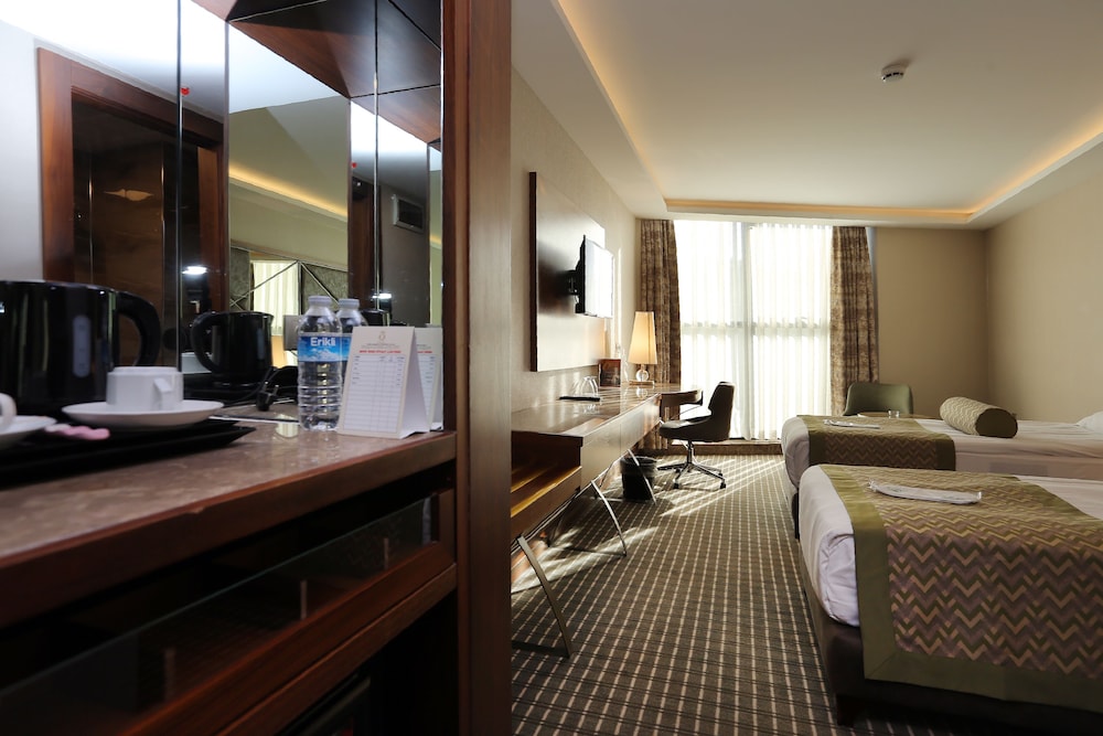 Q Hotel 21/34