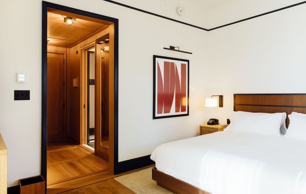 STUDY, KING BED
