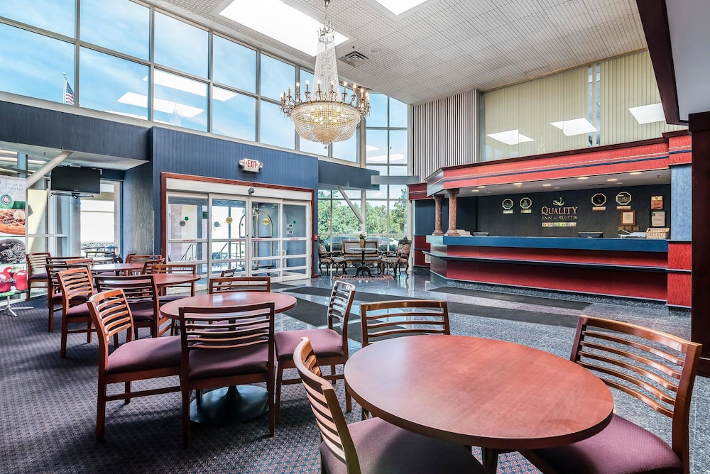 Quality Inn & Suites Albany Airport 29/36