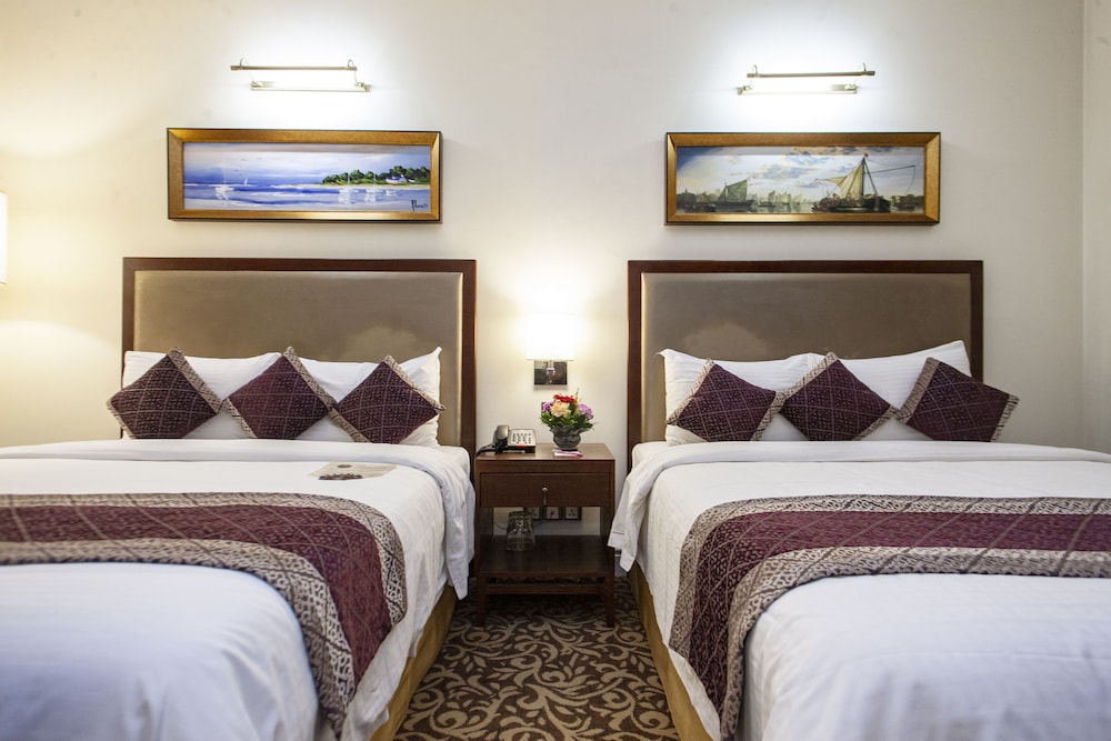 Royal Park Residence Hotel 13/75