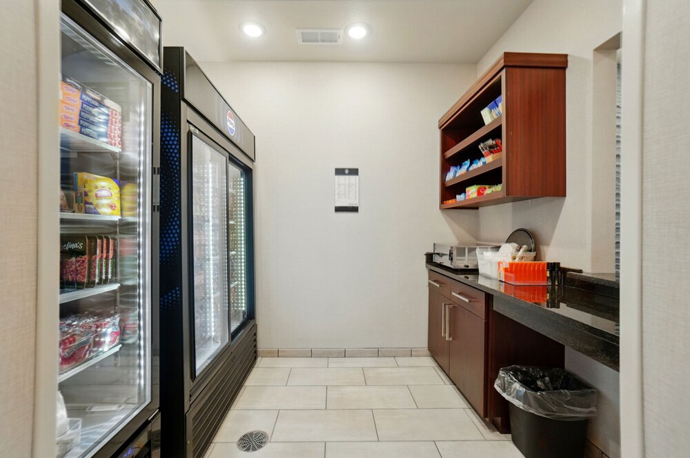 Cobblestone Hotel & Suites - Russells Point at Indian Lake 50/50
