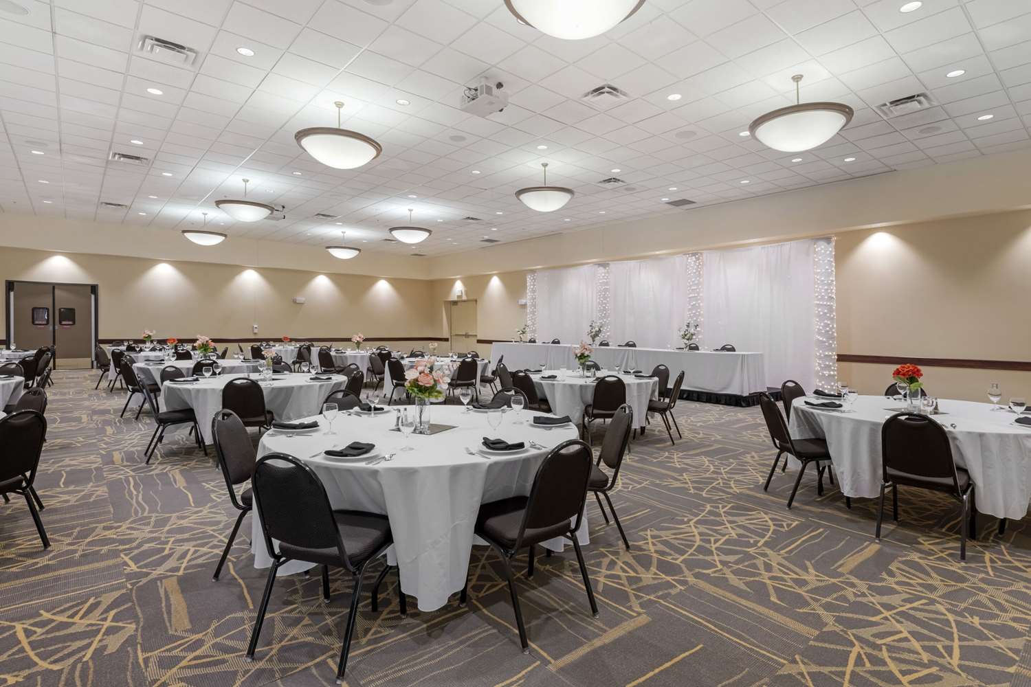 Comfort Suites & Conference Center Worthington MN 34/38