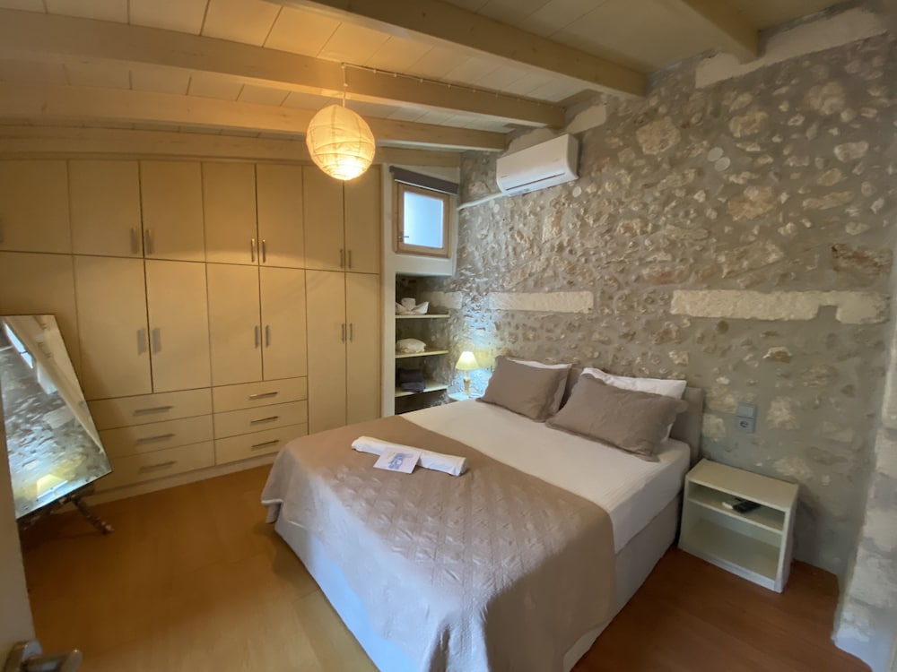 SUPERIOR, APARTMENT, QUEEN BED, SOFA, TERRACE, GARDEN AREA