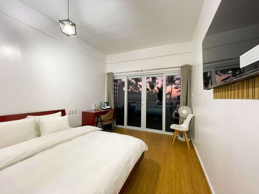 Montani Beach Resort 11/49