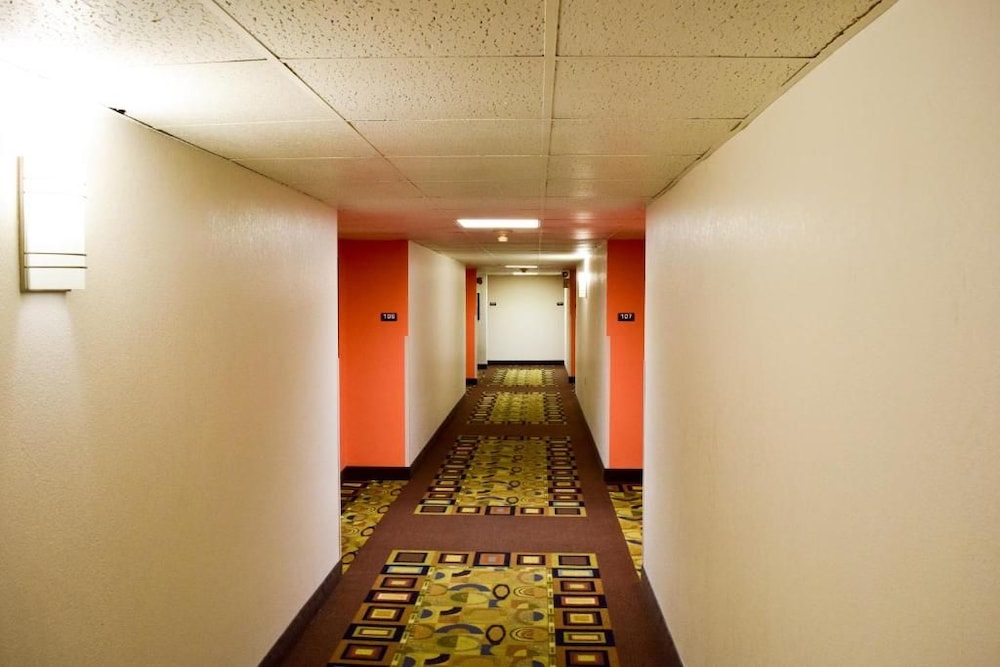 Motel6 Springfield, OH 56/60