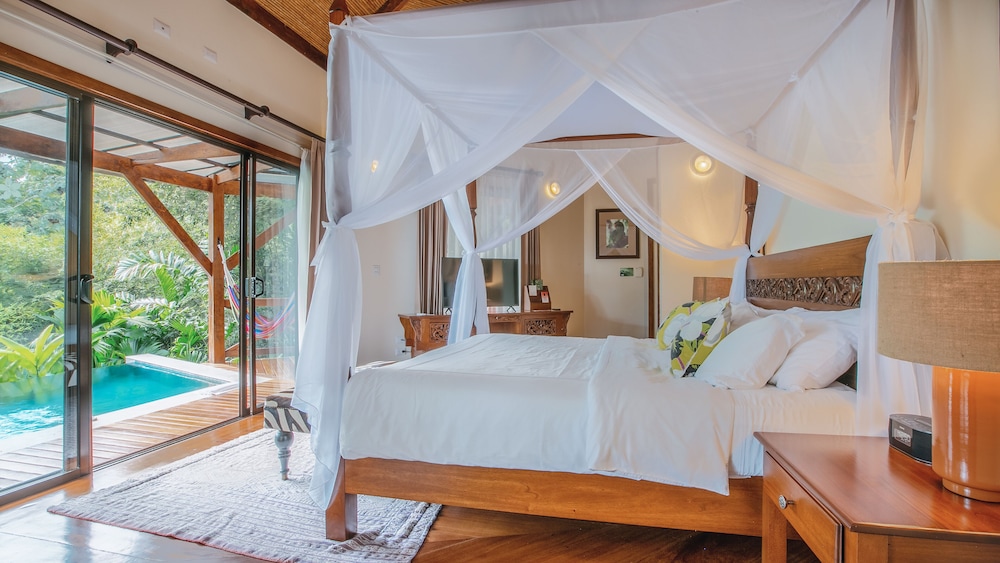 Rainforest, Pool, Villa, King Bed