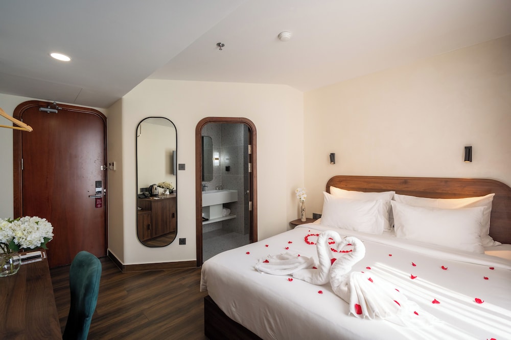 Hato Saigon Hotel & Rooftop 12/50