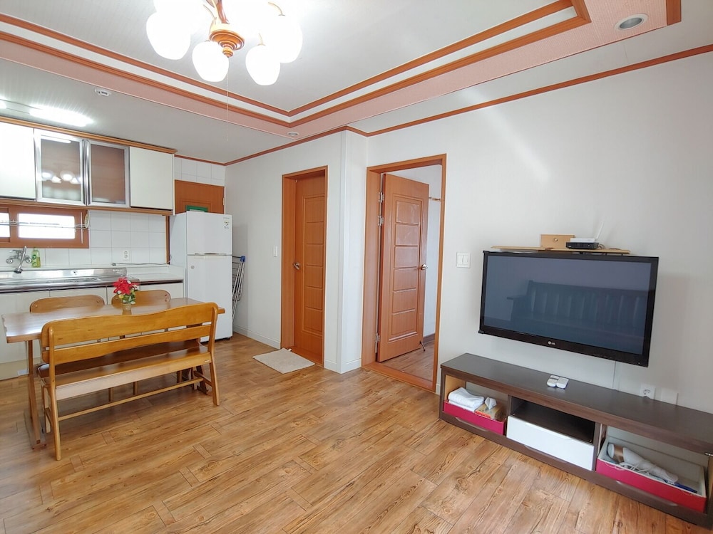 Seongsan Sunrise Pension 20/30