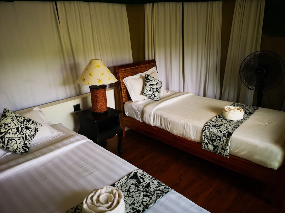 1 Bedroom, Deluxe, Tent, King Bed, River View, Garden Area
