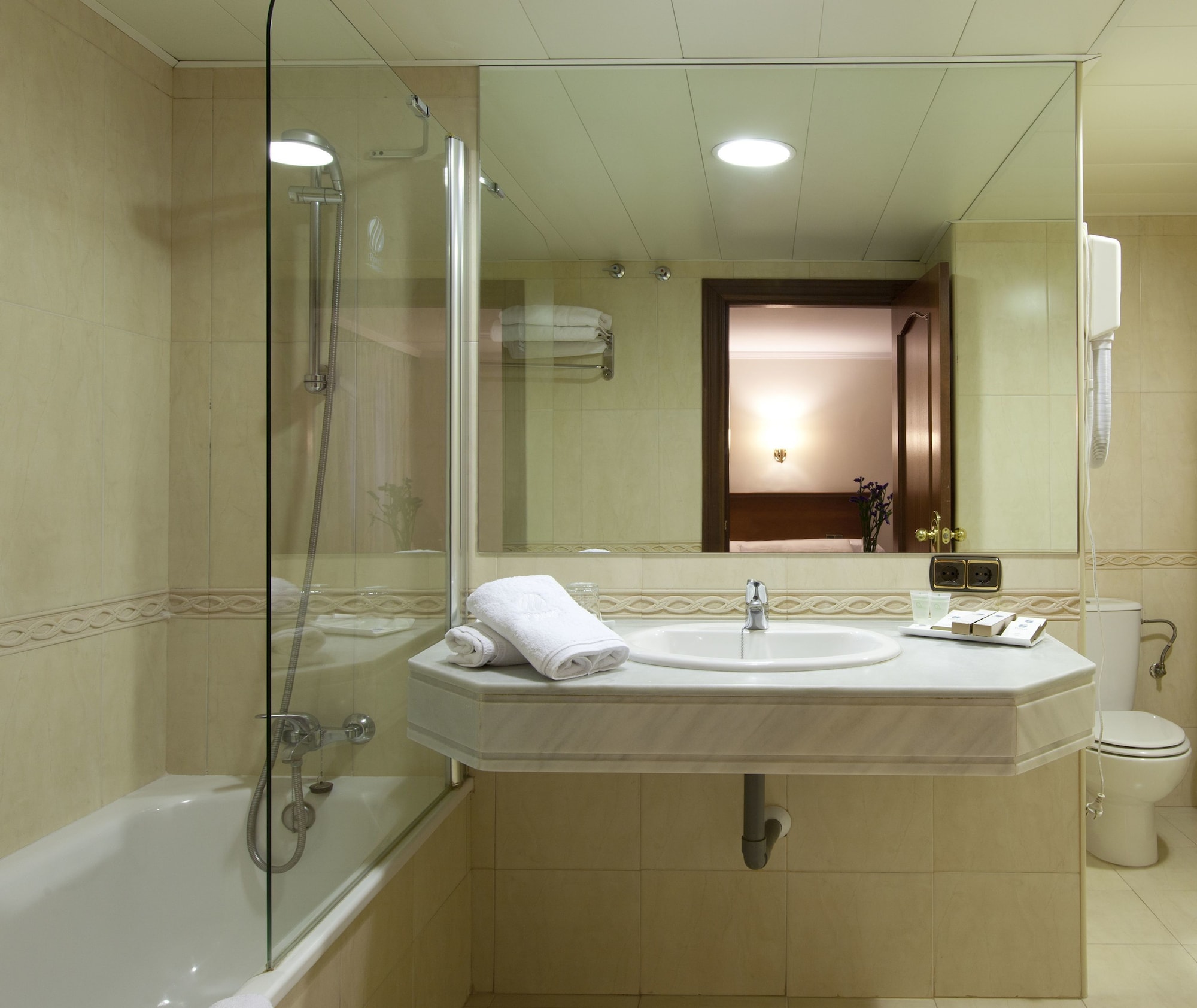 Standard, Queen Bed, Terrace, Alixares Hotel 7/9