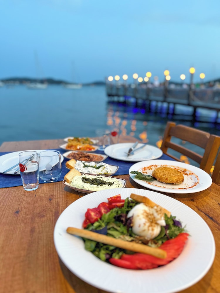 Cunda Ezer Otel 47/63
