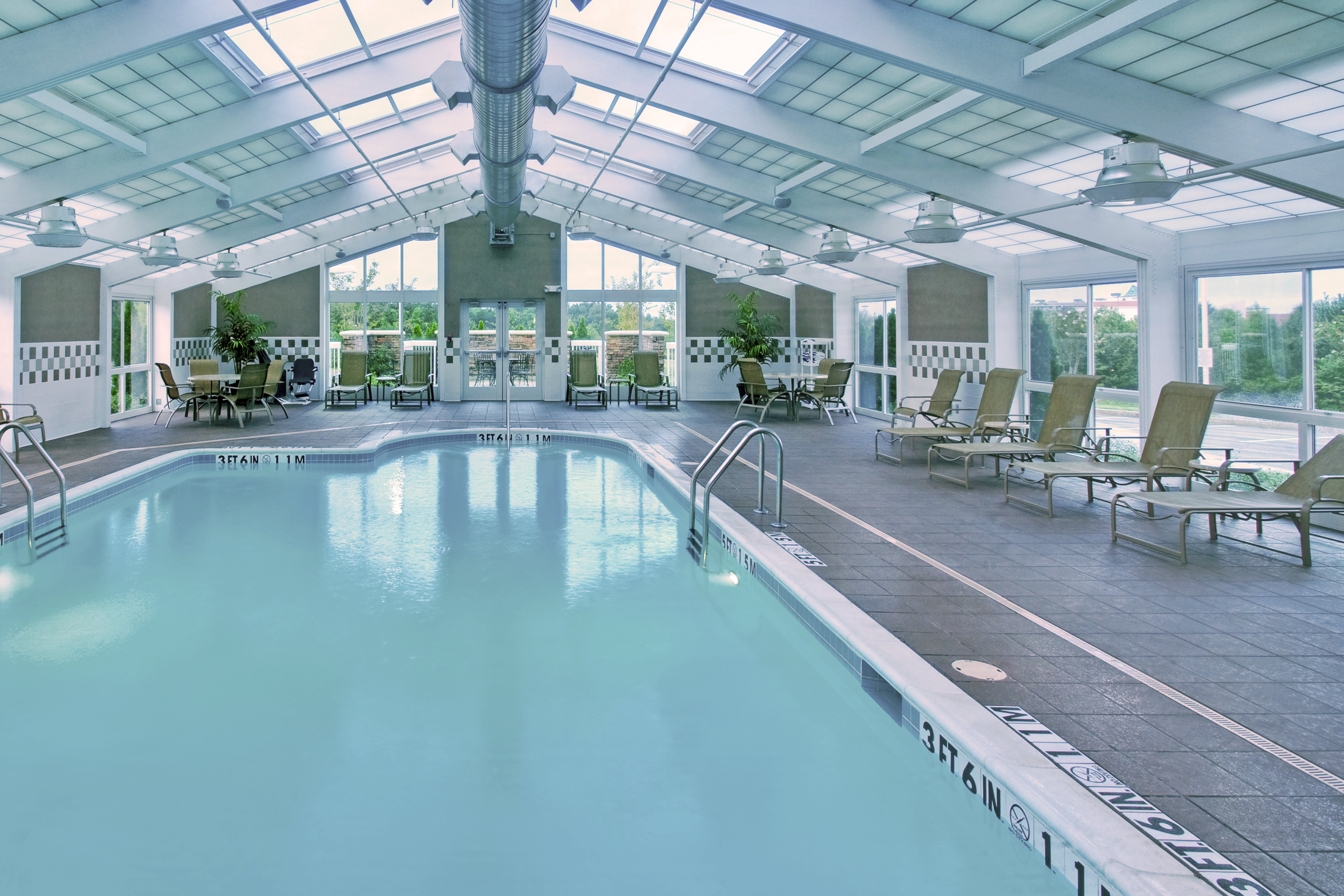 Holiday Inn Suites Memphis Wolfchase Galleria 48/79