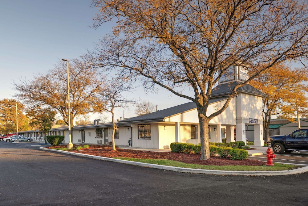 Suburban Studios Mentor - Cleveland Northeast 31/39