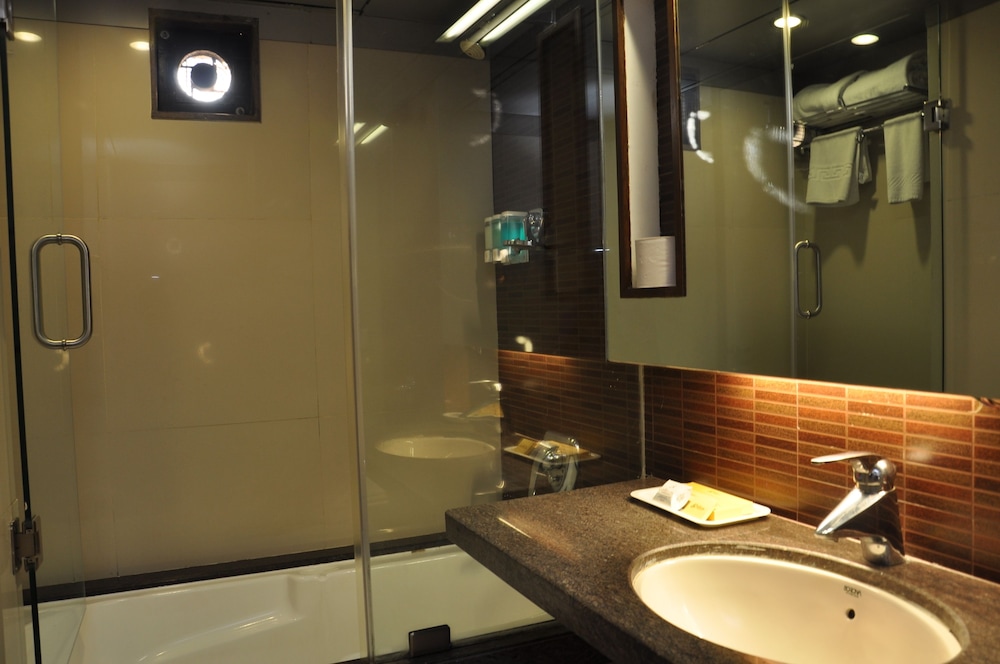 Oriental Residency Hotel 45/49