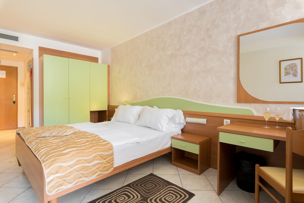 Hotel Narcis - Maslinica Hotels and Resorts 8/48