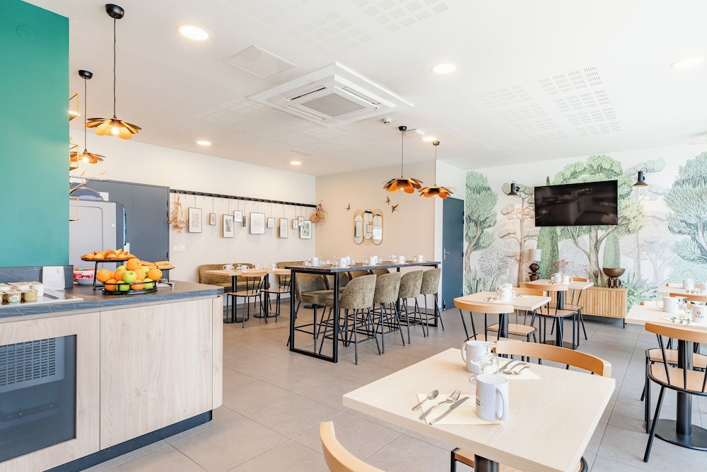 restaurant cafeteria
