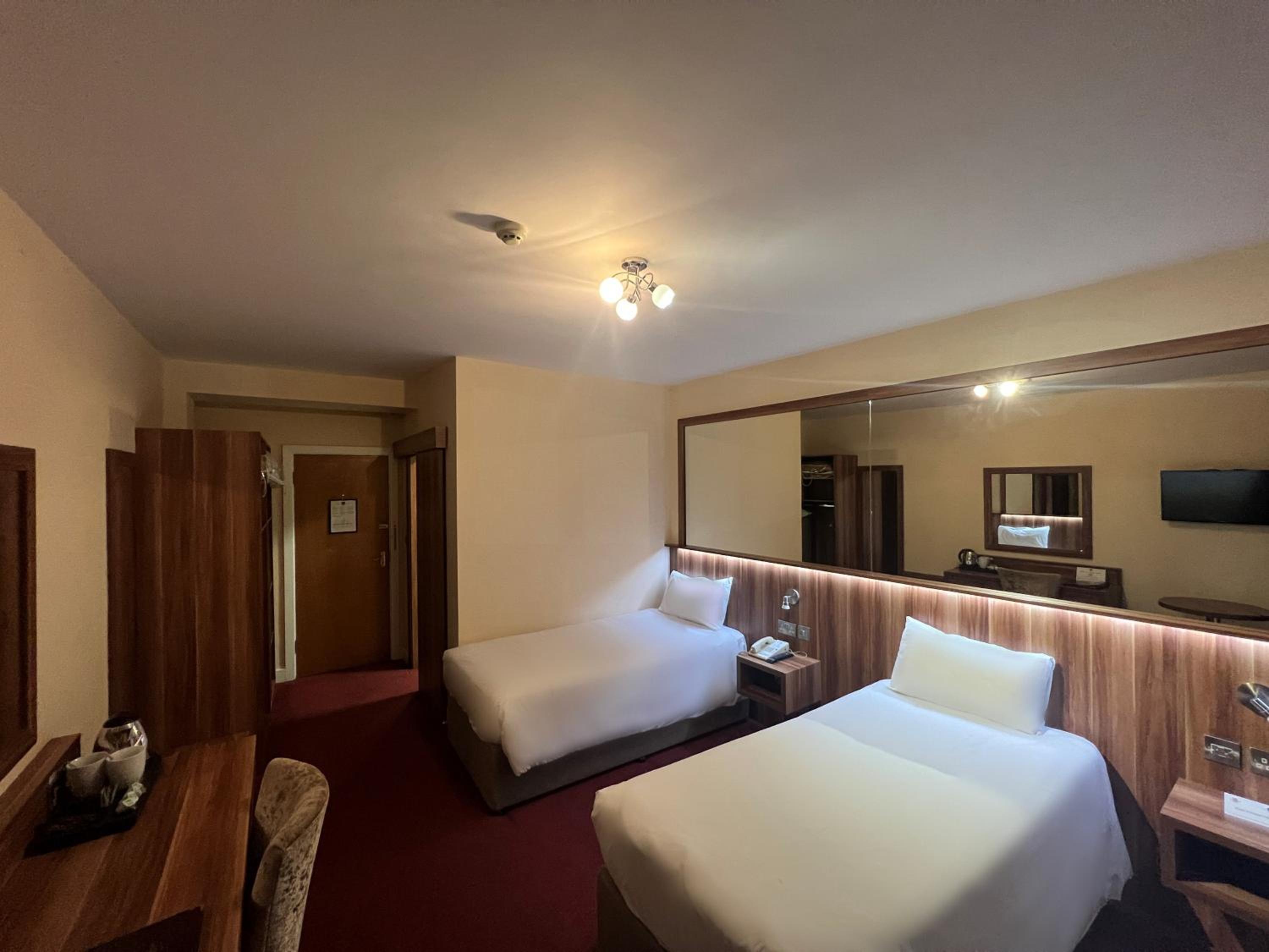 غرفة بسريرين منفصلين، West County Hotel 5/10
