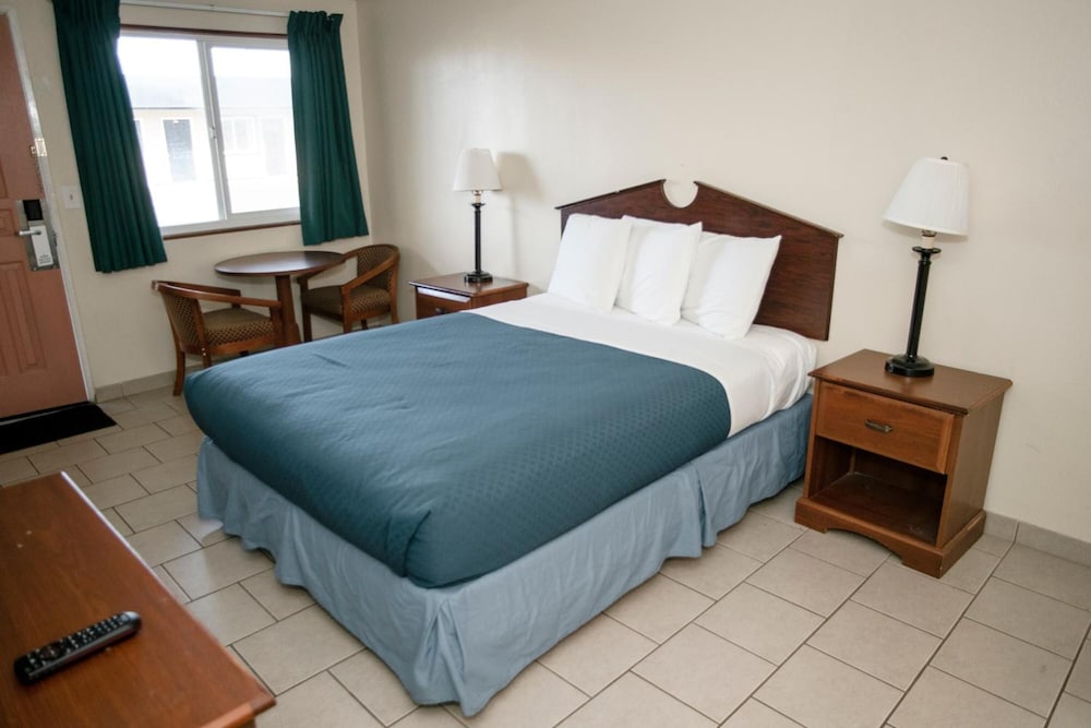 PACIFIC INN 10/23
