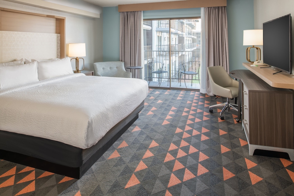 PREMIUM, KING BED, COURTYARD VIEW