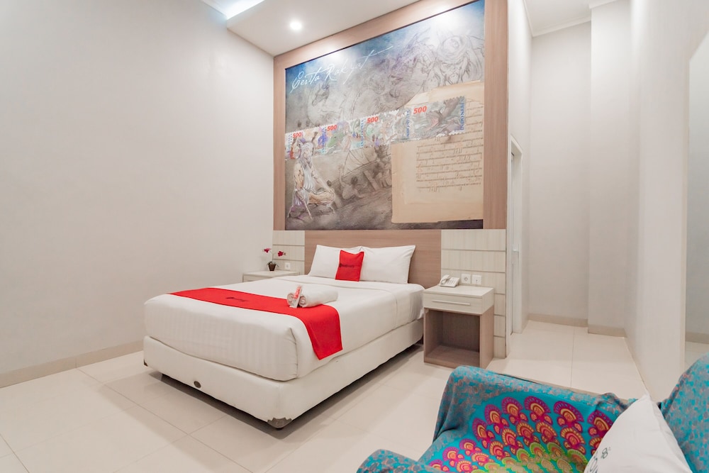 RedDoorz Plus @ Point Phila Cihampelas 21/50