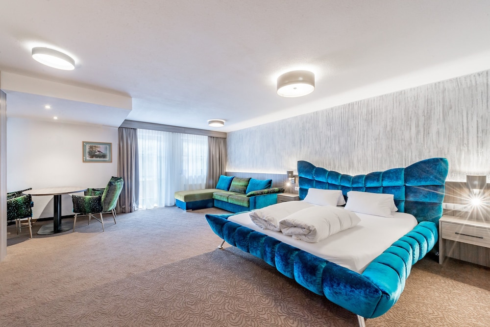 Hotel Tyrol 30/58